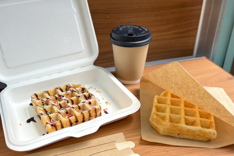 1016 TOiRO COFFEE 米粉ワッフル 300円(税込)