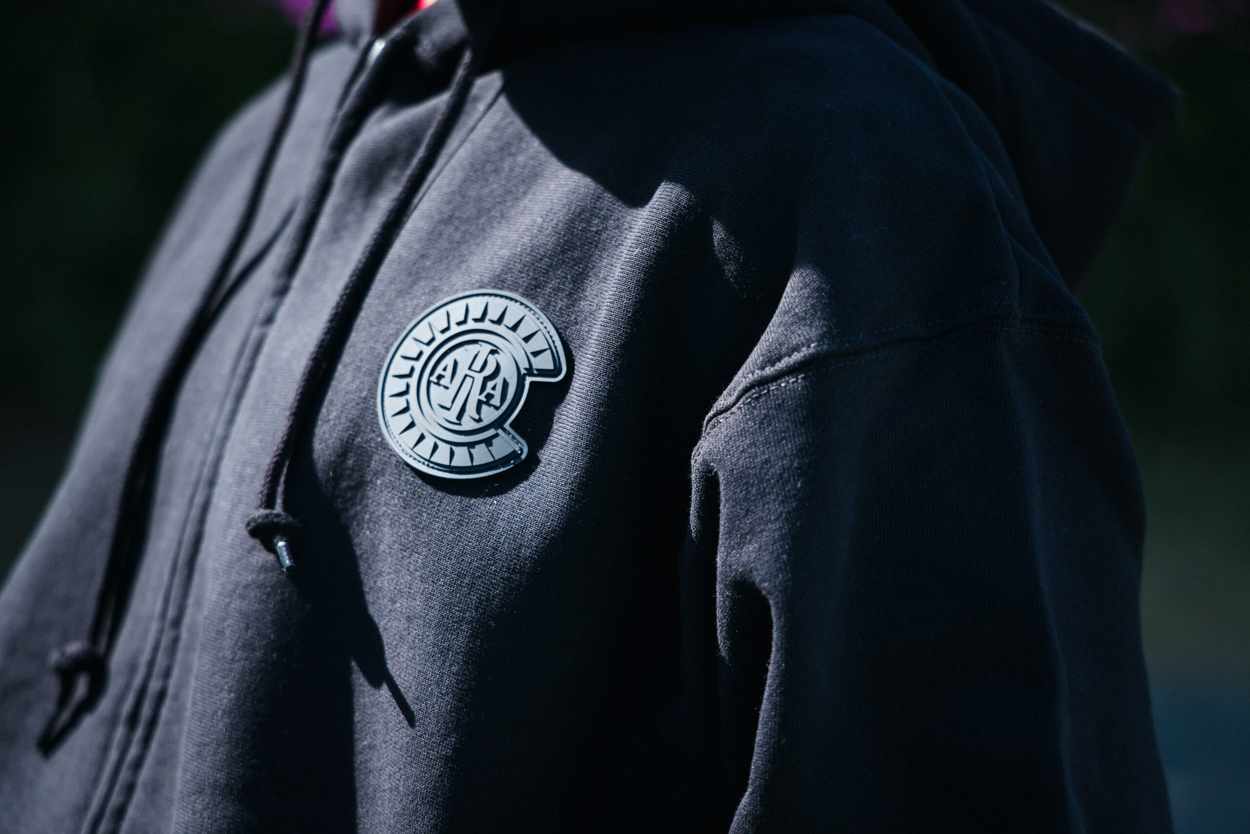 【人気】エンブレムジップアップパーカー 8,000円（税込）