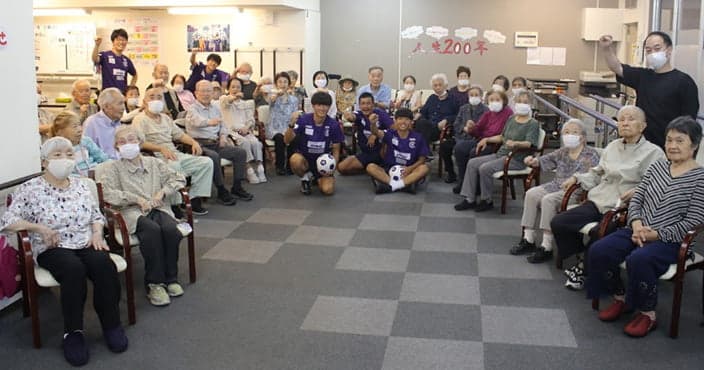 サッカーボウリングで高齢者の健康と生きがいづくりを