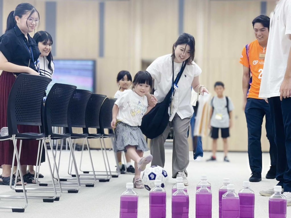 DNP社員とご家族のウェルビーイング促進へ｜サッカーボウリングを本社にて開催